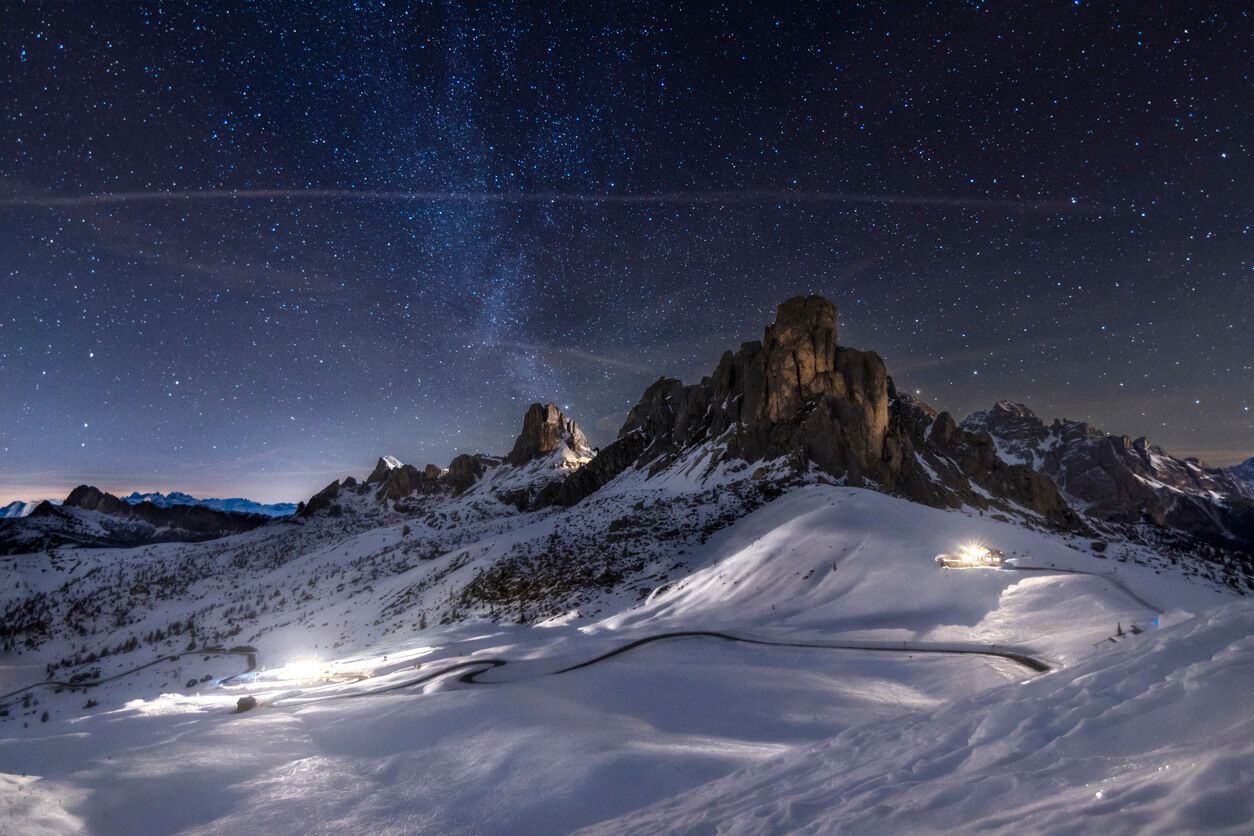 cortina-dampezzo-italy-caxton-travel-smarter-blog-top-2022-2023-ski-resorts.jpg